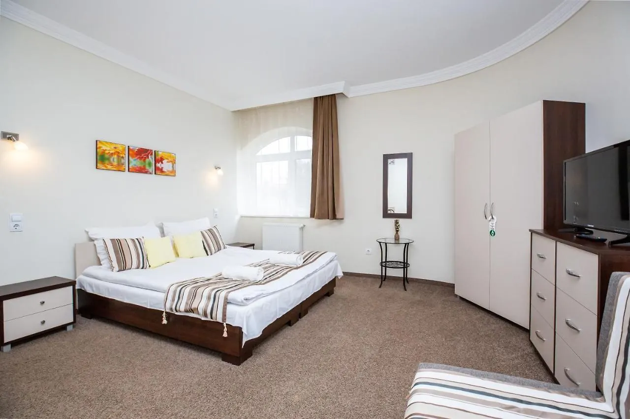 Villa Rosa Hajduszoboszlo Guest house